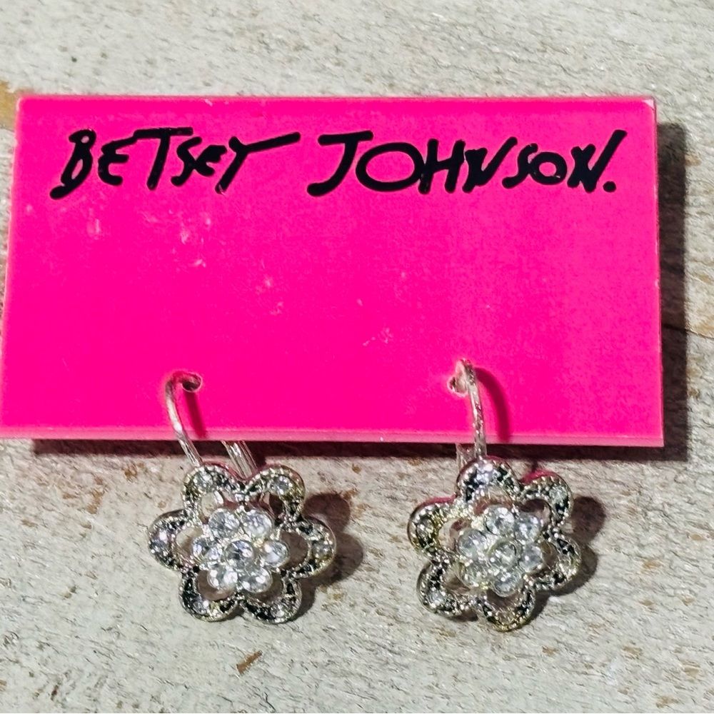 NWT❤️Betsey Johnson Crystal Filigree Earrings